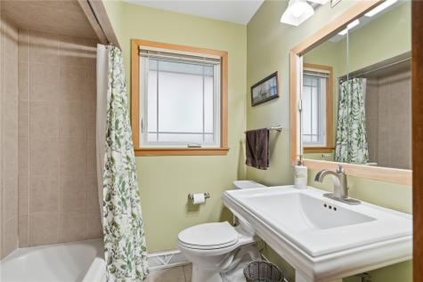 1469 Golfview Drive NE Cedar Rapids IA 52402