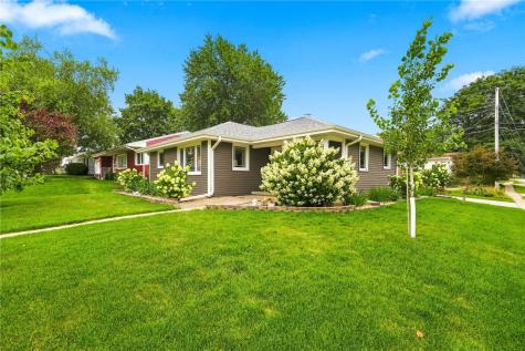 1469 Golfview Drive NE Cedar Rapids IA 52402