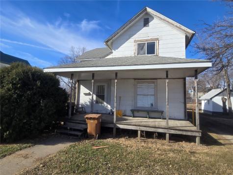 723 East Street Grinnell IA 50112