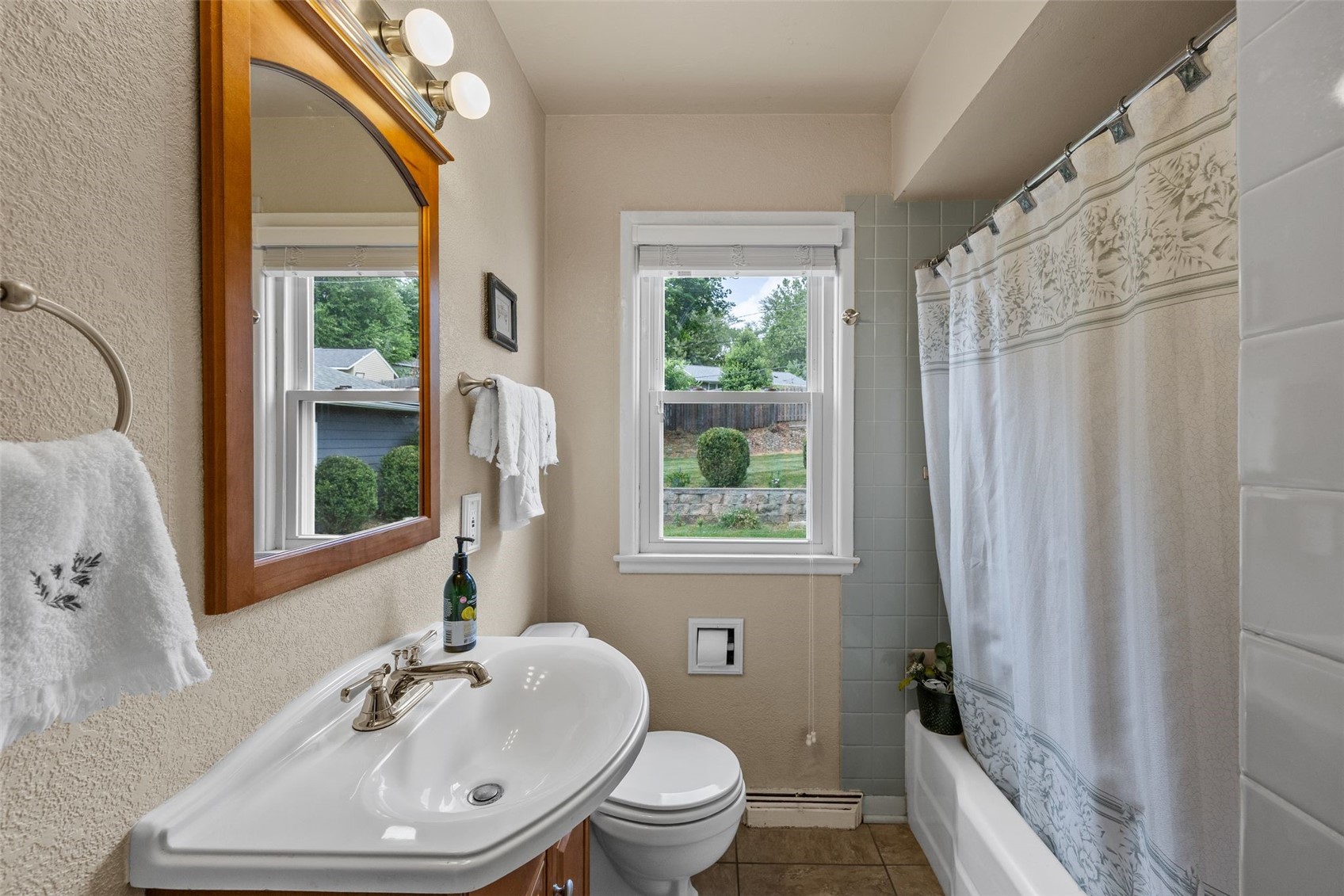 4016 Vine Avenue SE Cedar Rapids IA 52403