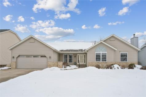 7320 Hampshire Drive NE Cedar Rapids IA 52402