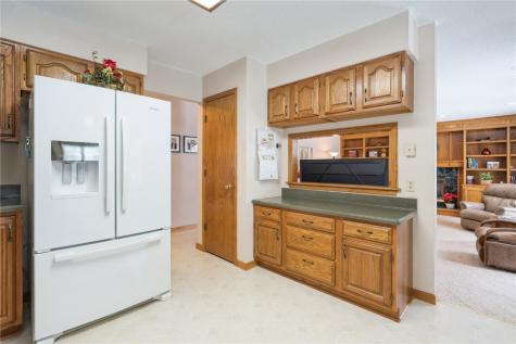 7320 Hampshire Drive NE Cedar Rapids IA 52402