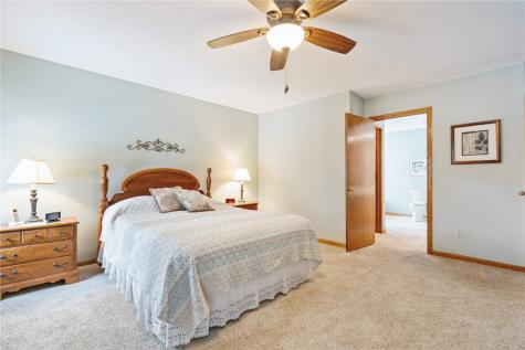 7320 Hampshire Drive NE Cedar Rapids IA 52402