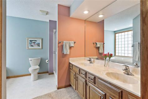 7320 Hampshire Drive NE Cedar Rapids IA 52402