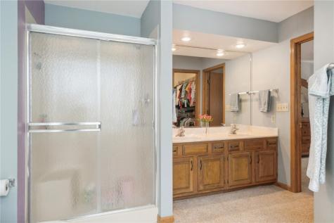 7320 Hampshire Drive NE Cedar Rapids IA 52402
