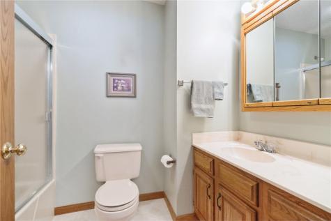 7320 Hampshire Drive NE Cedar Rapids IA 52402