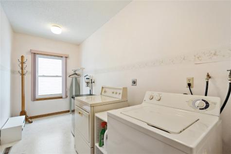 7320 Hampshire Drive NE Cedar Rapids IA 52402