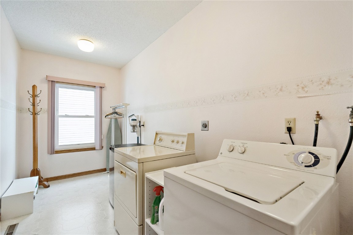 7320 Hampshire Drive NE Cedar Rapids IA 52402