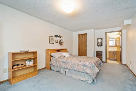 7320 Hampshire Drive NE Cedar Rapids IA 52402