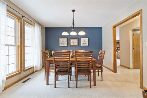 7320 Hampshire Drive NE Cedar Rapids IA 52402