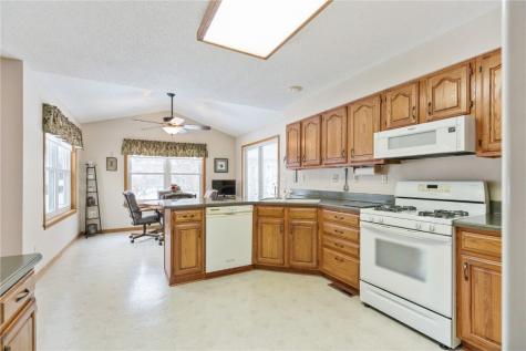 7320 Hampshire Drive NE Cedar Rapids IA 52402