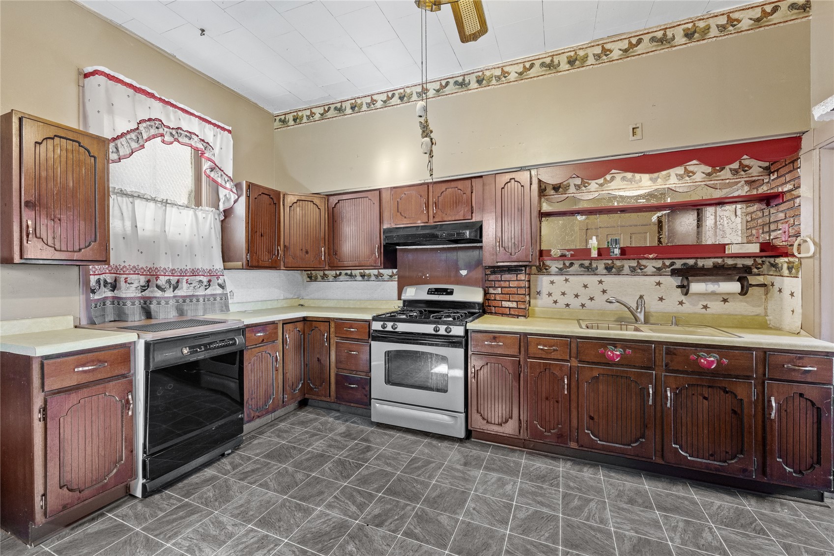 910 Meridian Tipton IA 52772