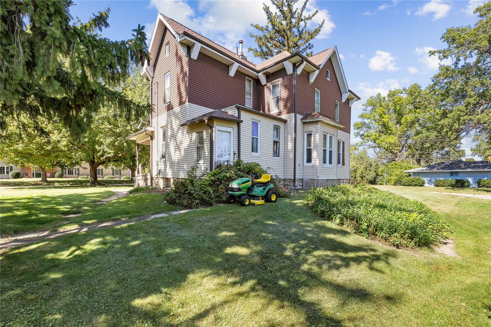 910 Meridian Tipton IA 52772