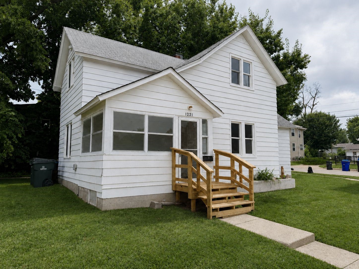 1221 B Avenue NW Cedar Rapids IA 52405