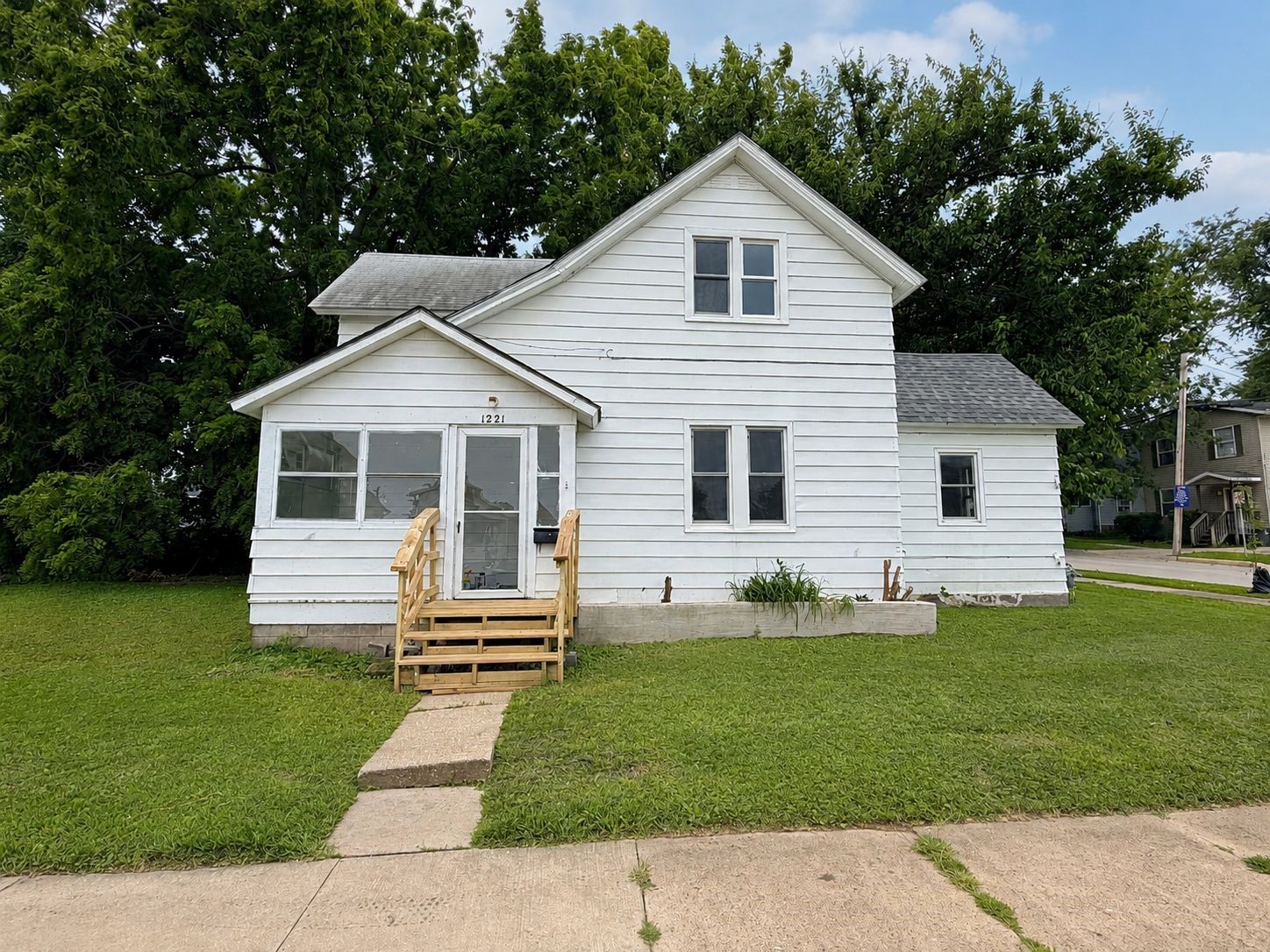 1221 B Avenue NW Cedar Rapids IA 52405
