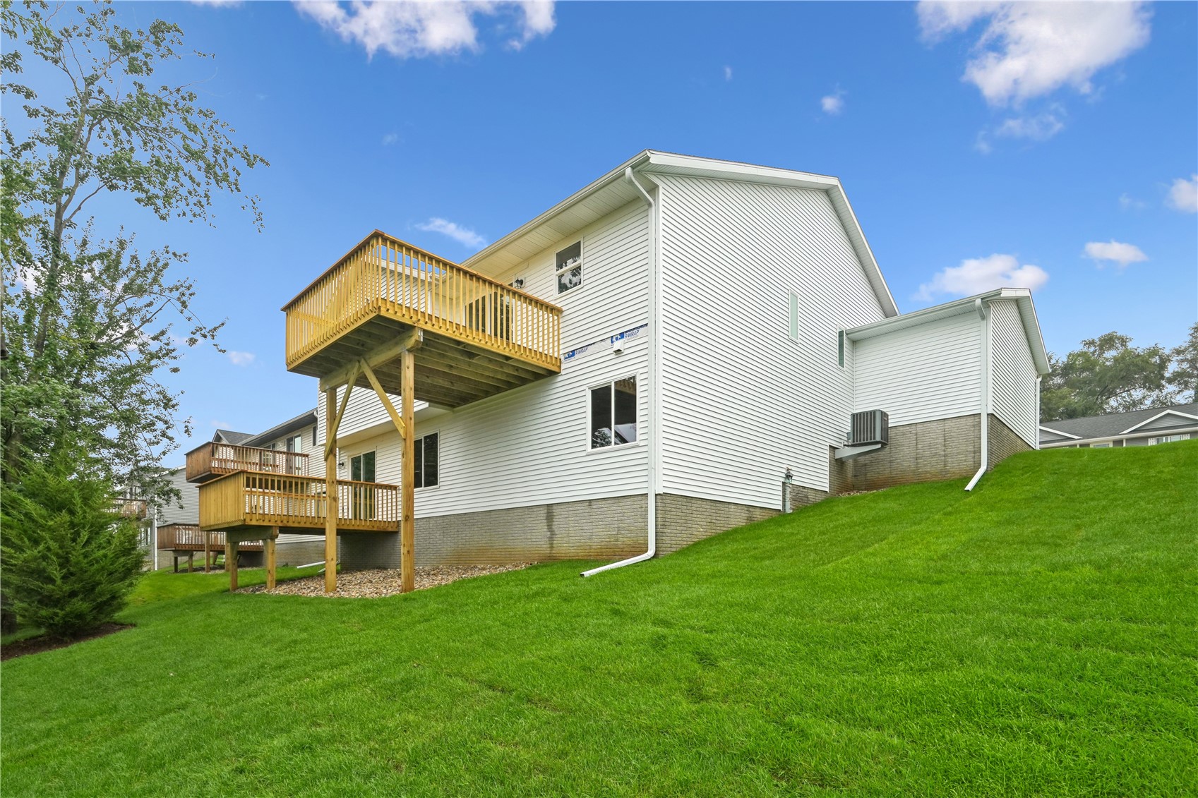 1901 Holly Meadow Avenue SW Cedar Rapids IA 52404