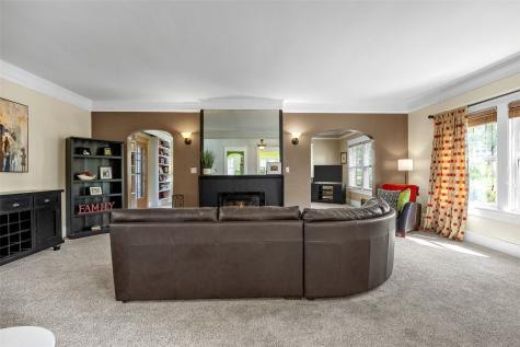 2144 Grande Avenue SE Cedar Rapids IA 52403