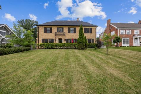 2144 Grande Avenue SE Cedar Rapids IA 52403