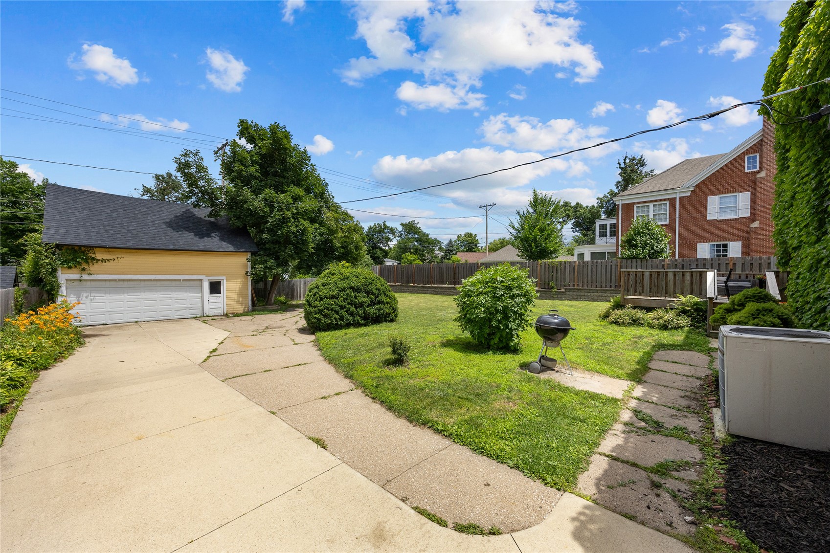 2144 Grande Avenue SE Cedar Rapids IA 52403