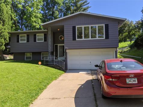 2029 Birchwood Drive NE Cedar Rapids IA 52402
