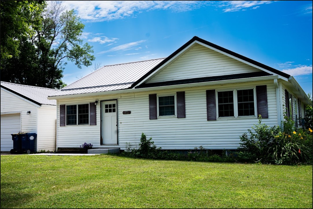 625 Freeseway Drive Robins IA 52328