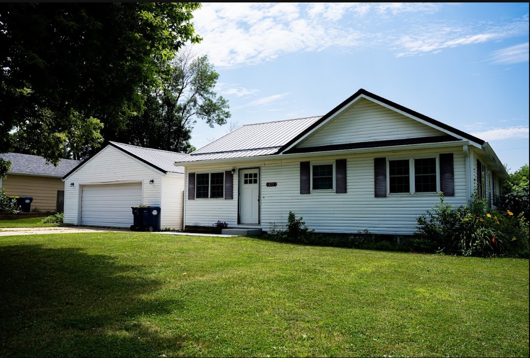 625 Freeseway Drive Robins IA 52328