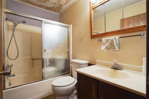 87 4th Avenue Atkins IA 52206