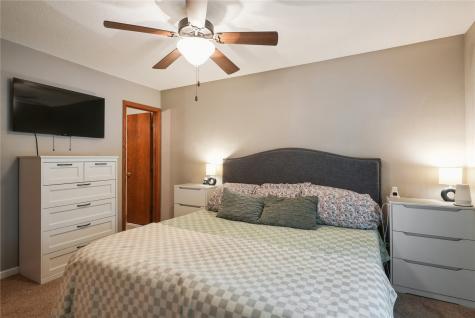 310 Carnaby Drive NE Cedar Rapids IA 52402