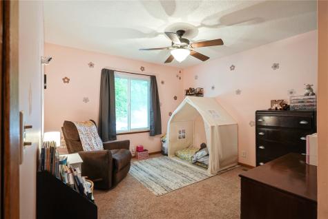 310 Carnaby Drive NE Cedar Rapids IA 52402