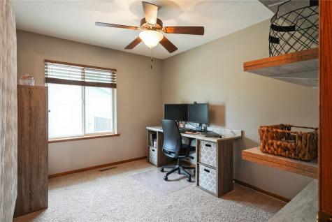310 Carnaby Drive NE Cedar Rapids IA 52402