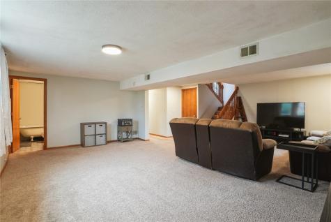 310 Carnaby Drive NE Cedar Rapids IA 52402
