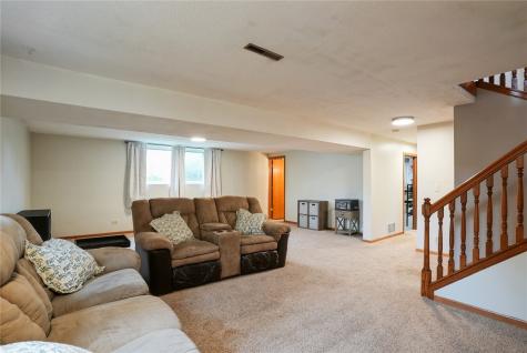 310 Carnaby Drive NE Cedar Rapids IA 52402
