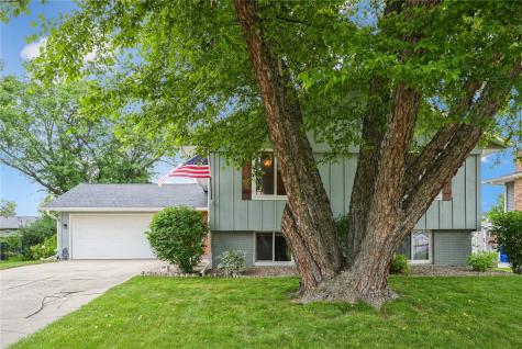 310 Carnaby Drive NE Cedar Rapids IA 52402