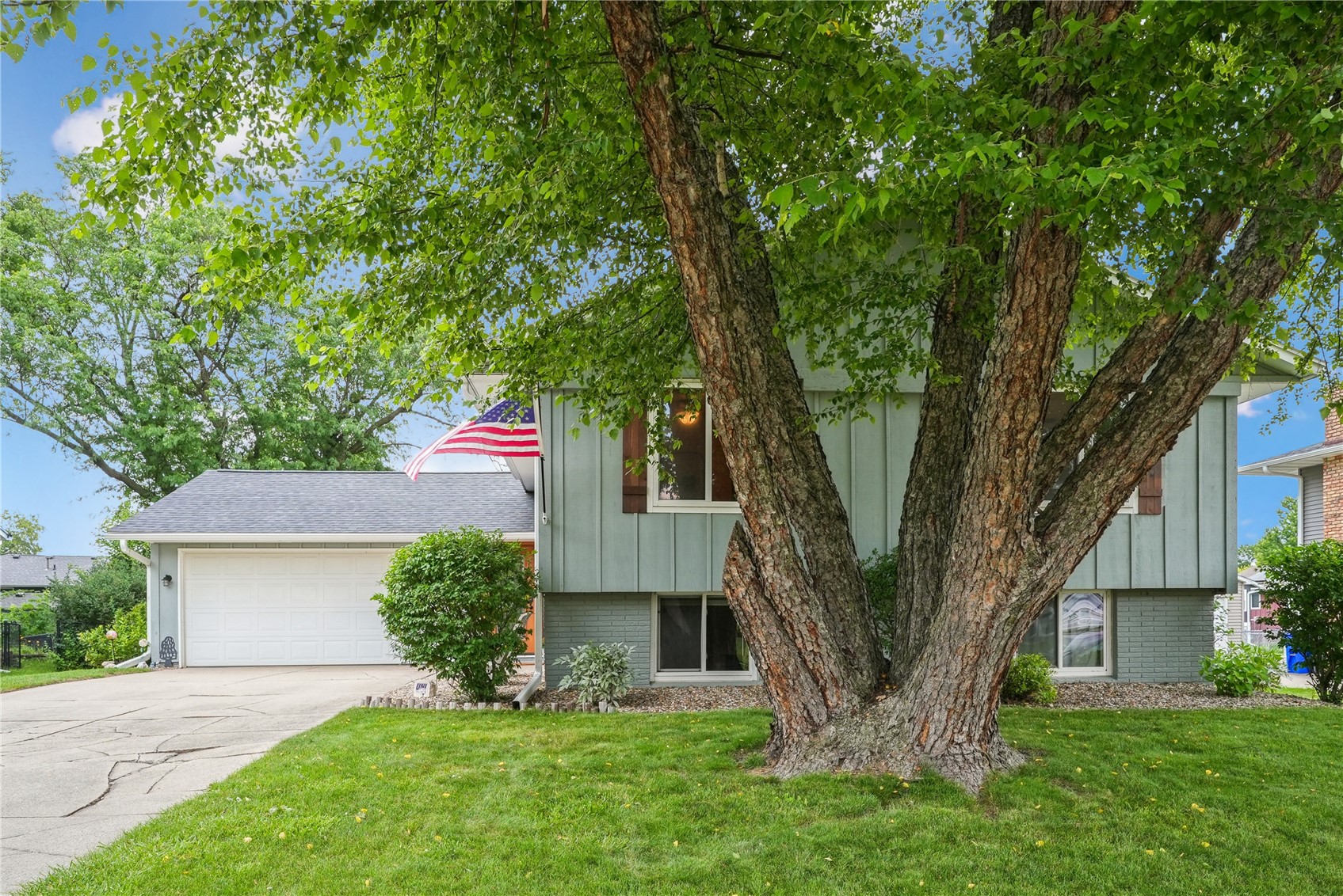 310 Carnaby Drive NE Cedar Rapids IA 52402