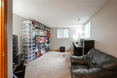 310 Carnaby Drive NE Cedar Rapids IA 52402