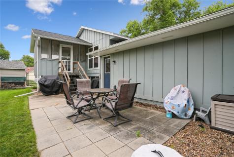 310 Carnaby Drive NE Cedar Rapids IA 52402