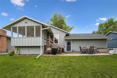 310 Carnaby Drive NE Cedar Rapids IA 52402