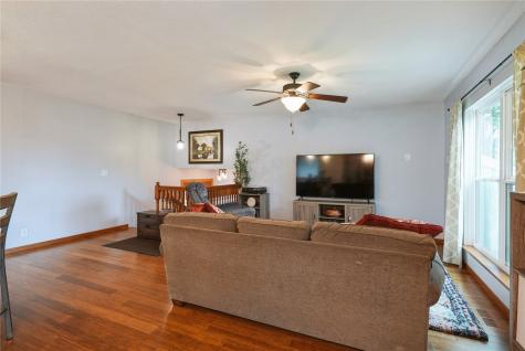 310 Carnaby Drive NE Cedar Rapids IA 52402
