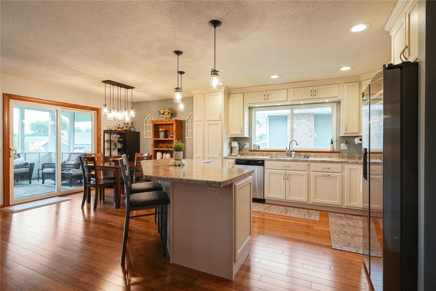 310 Carnaby Drive NE Cedar Rapids IA 52402