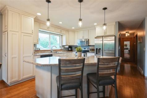 310 Carnaby Drive NE Cedar Rapids IA 52402