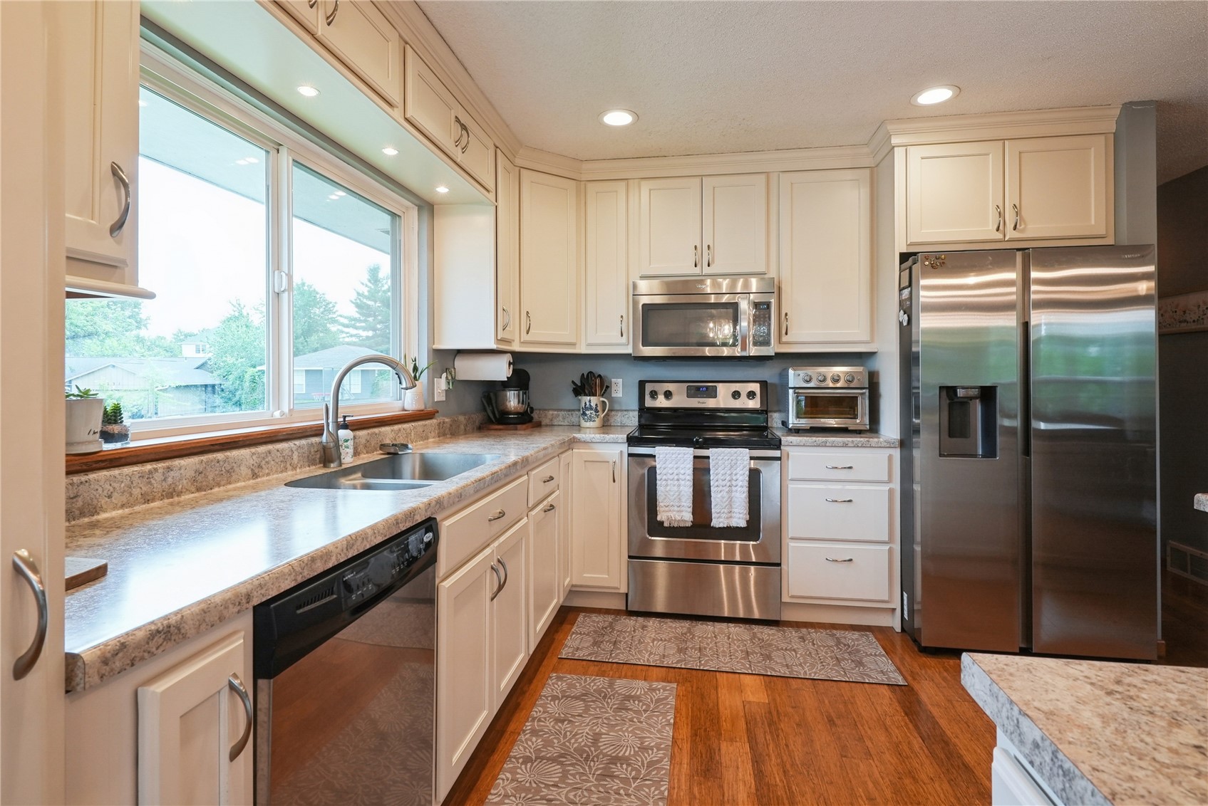 310 Carnaby Drive NE Cedar Rapids IA 52402