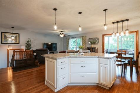 310 Carnaby Drive NE Cedar Rapids IA 52402
