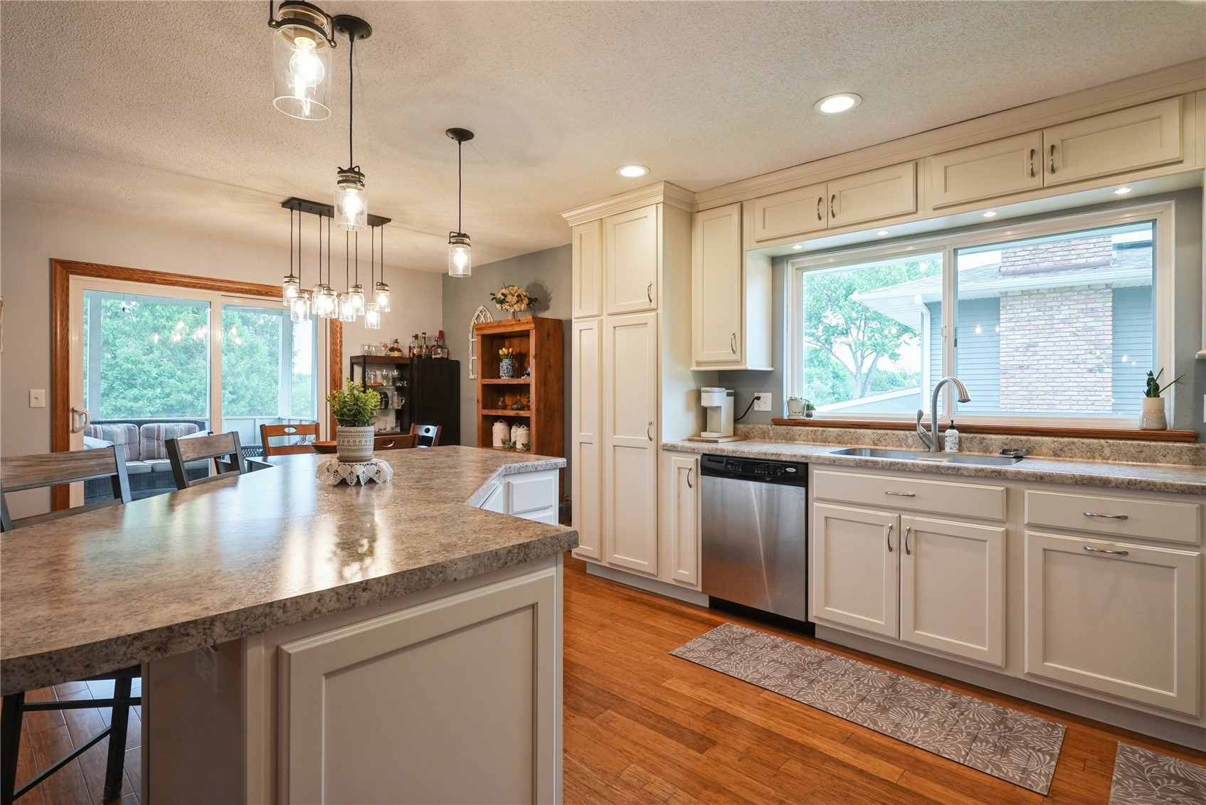 310 Carnaby Drive NE Cedar Rapids IA 52402