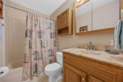5007 Twin Mound Drive NE Cedar Rapids IA 52402