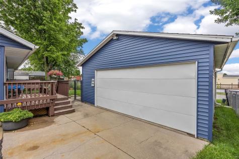 5007 Twin Mound Drive NE Cedar Rapids IA 52402