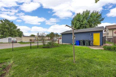 5007 Twin Mound Drive NE Cedar Rapids IA 52402