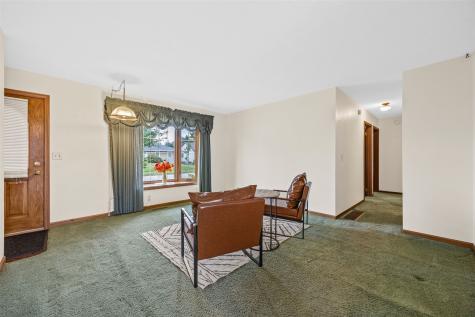 5007 Twin Mound Drive NE Cedar Rapids IA 52402