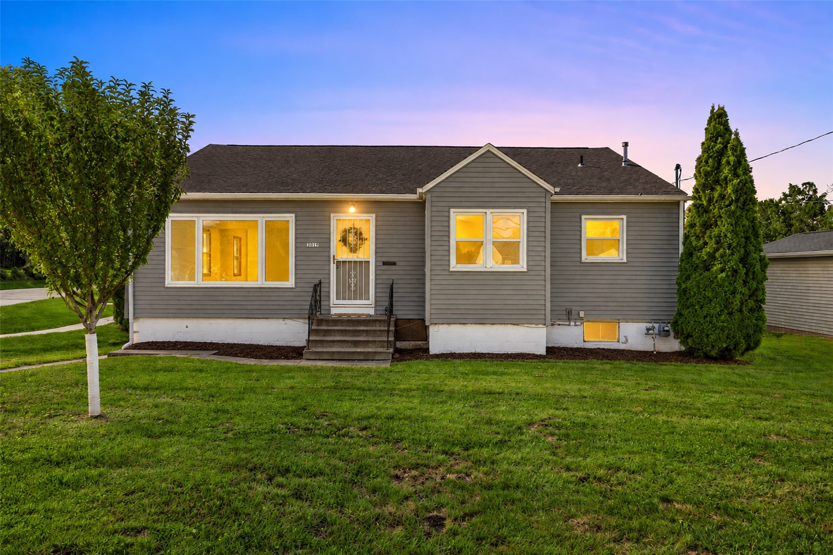 Cedar Rapids IA, 3019 Oakland Road NE