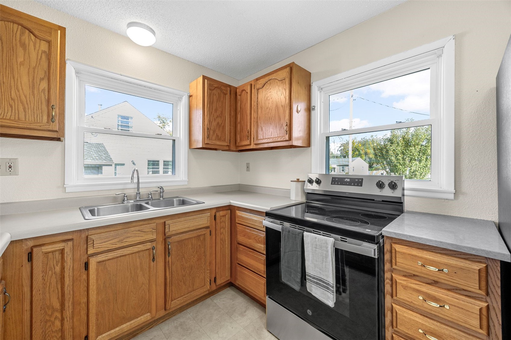 3019 Oakland Road NE Cedar Rapids IA 52402
