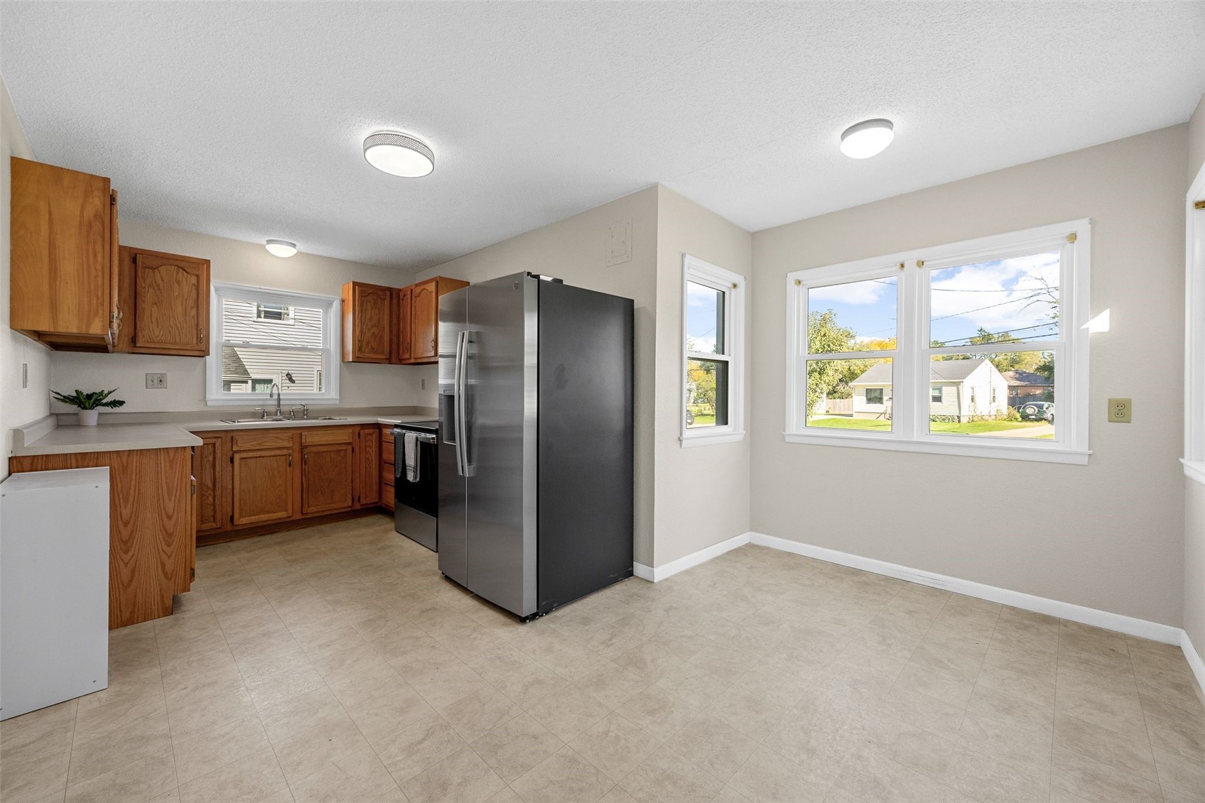 3019 Oakland Road NE Cedar Rapids IA 52402